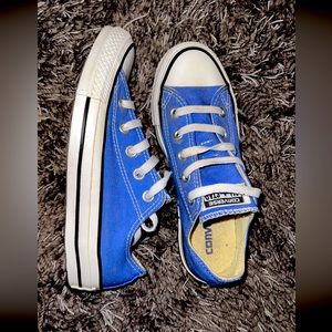Women’s blue converse size 6.5